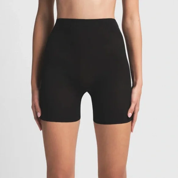 😘 SKIMS Black Sheer Sculpt Low Back Short XL 😘 - Picture 2 of 11